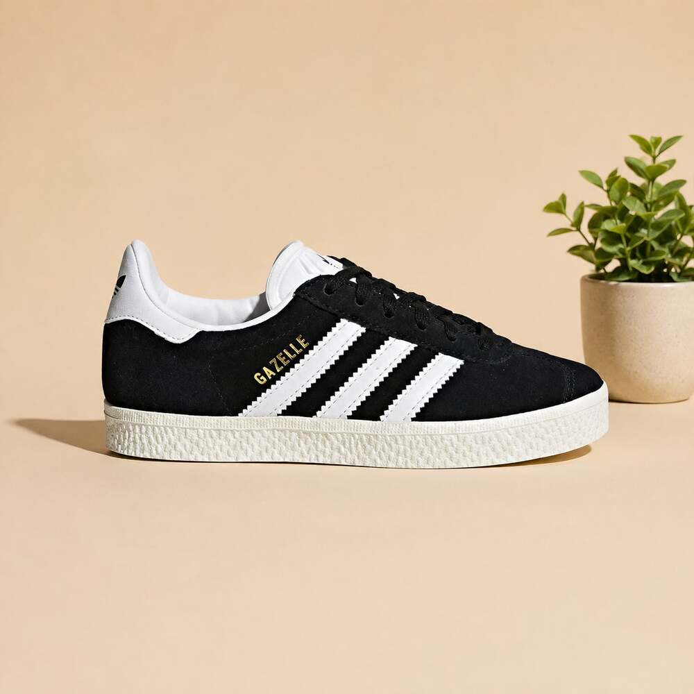 NWT adidas Originals Kids Gazelle (Big Kid) Black/White Gold 4 Big Kid
